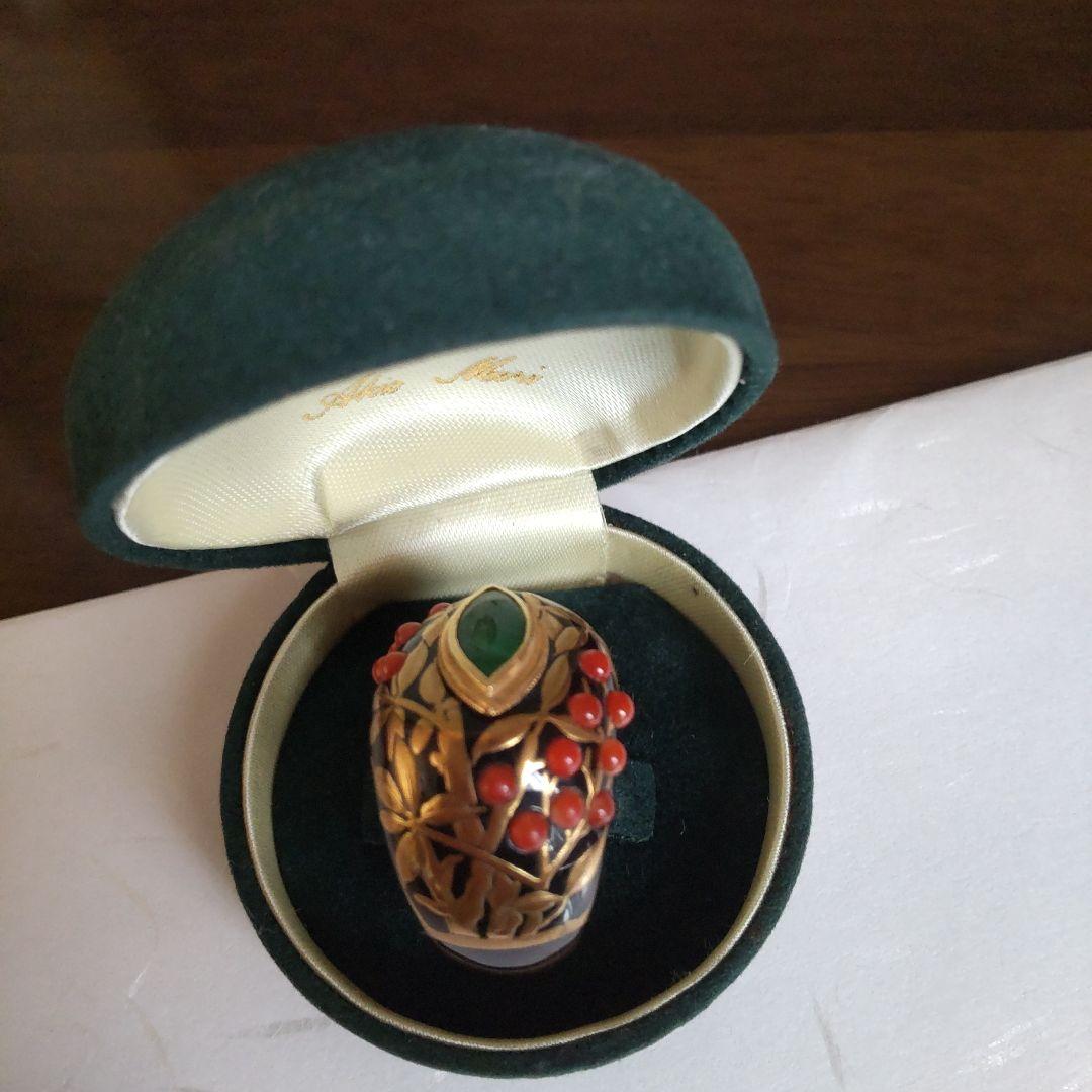 AKIO MORI「べっ甲に植物柄の金蒔絵、赤珊瑚、マーキス型の翡翠の指輪」