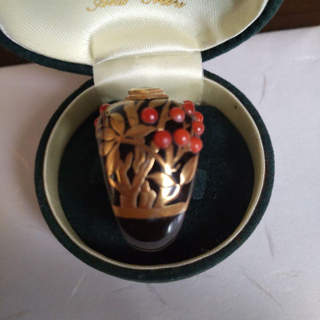 AKIO MORI「べっ甲に植物柄の金蒔絵、赤珊瑚、マーキス型の翡翠の指輪」