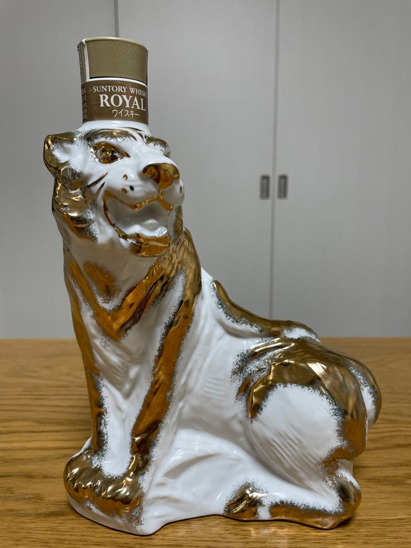未開栓》サントリー ウイスキー ローヤル 寅 干支ボトル 2010 未開栓