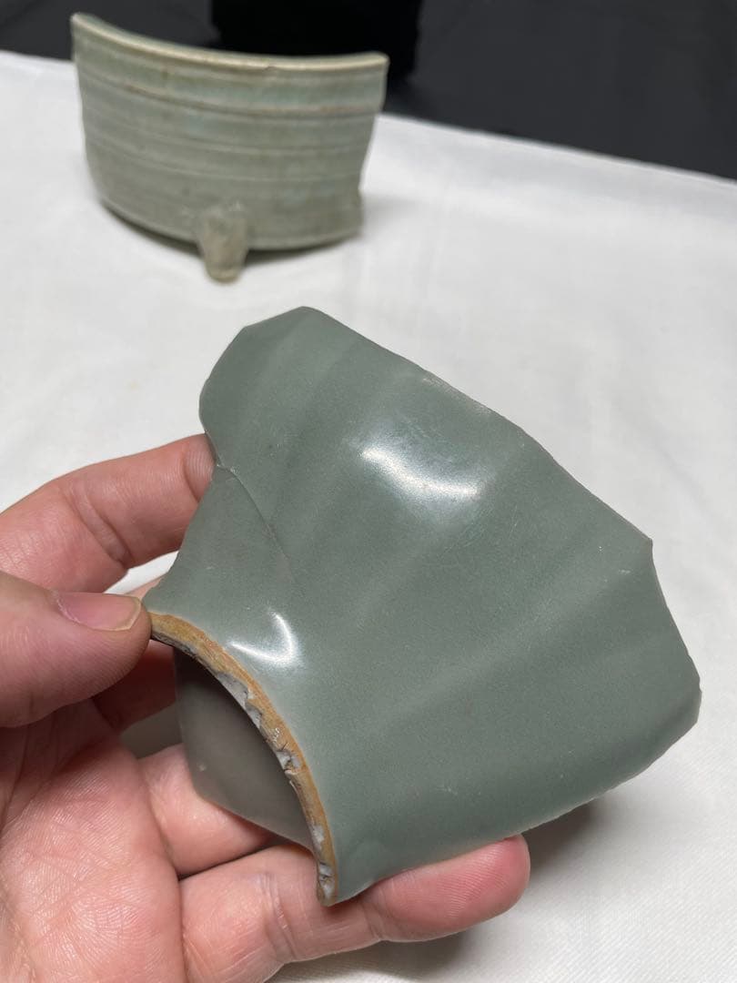 龍泉青磁。砧青磁。骨董品。殘片2本。陶片（香炉、蓮瓣茶碗）。