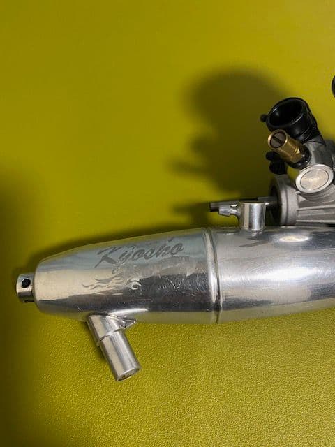 RCカー用オフロードタイヤとエンジンセット