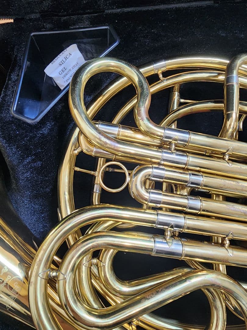 フレンチホルン　マウスピース付