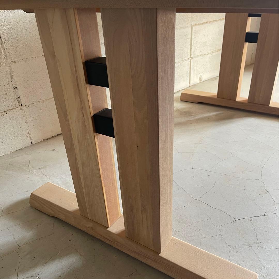 天然木無垢材　耳付き　ダイニングテーブル　二本脚