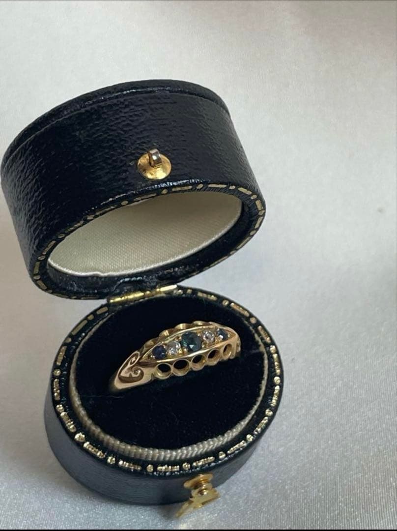 英国　イギリスアンティーク　18ct 18金　サファイヤリング