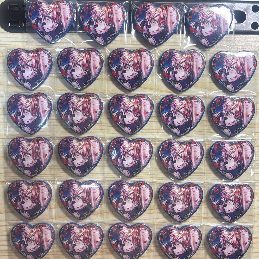 あくねこ　悪魔執事と黒い猫　原作画　ロノ　フォンティーヌ　ハート型　缶バッジ 悪魔執事と黒い猫 あくねこ ロノ Amazon.co.jp: 悪魔執事と黒い猫 あく