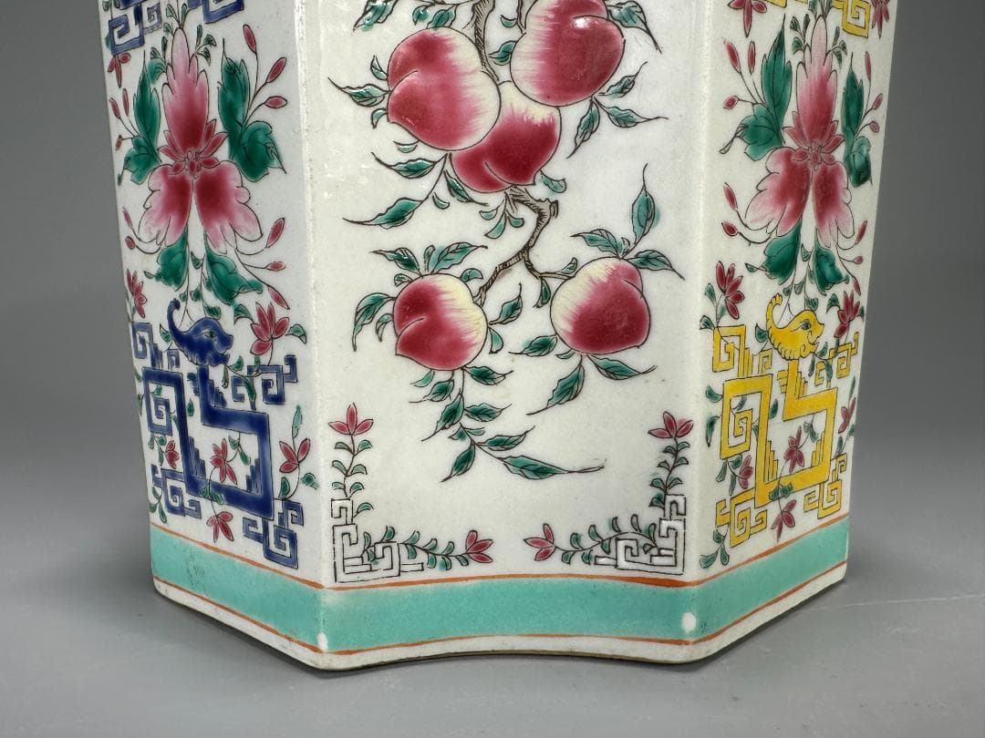 中国 清 粉彩 桃文 花卉文 八角形花柄筆筒 花瓶 - メルカリ