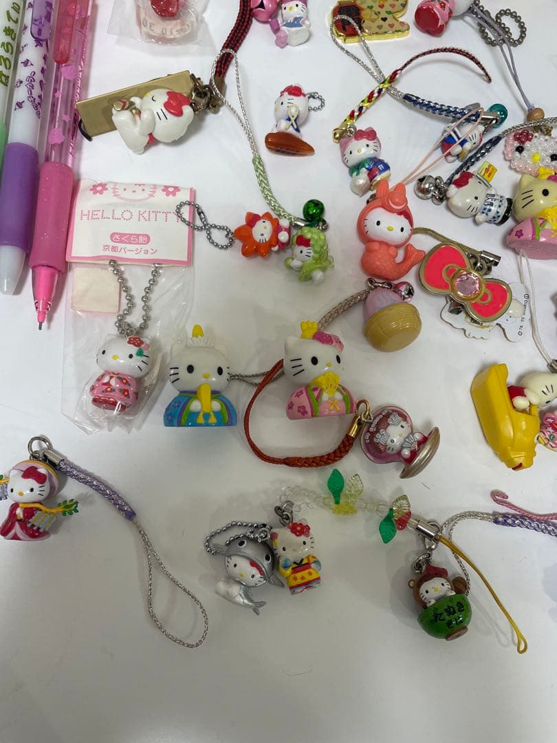 ハローキティ ストラップ ボールペンチャーム ご当地キティまとめ売り 66個