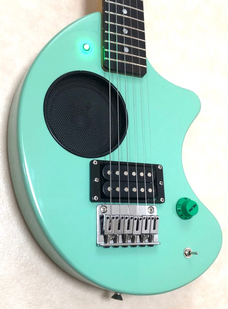 【超美品】ZO-3 グリーン アンプ内蔵ギター ディストーションSW付 ケース付