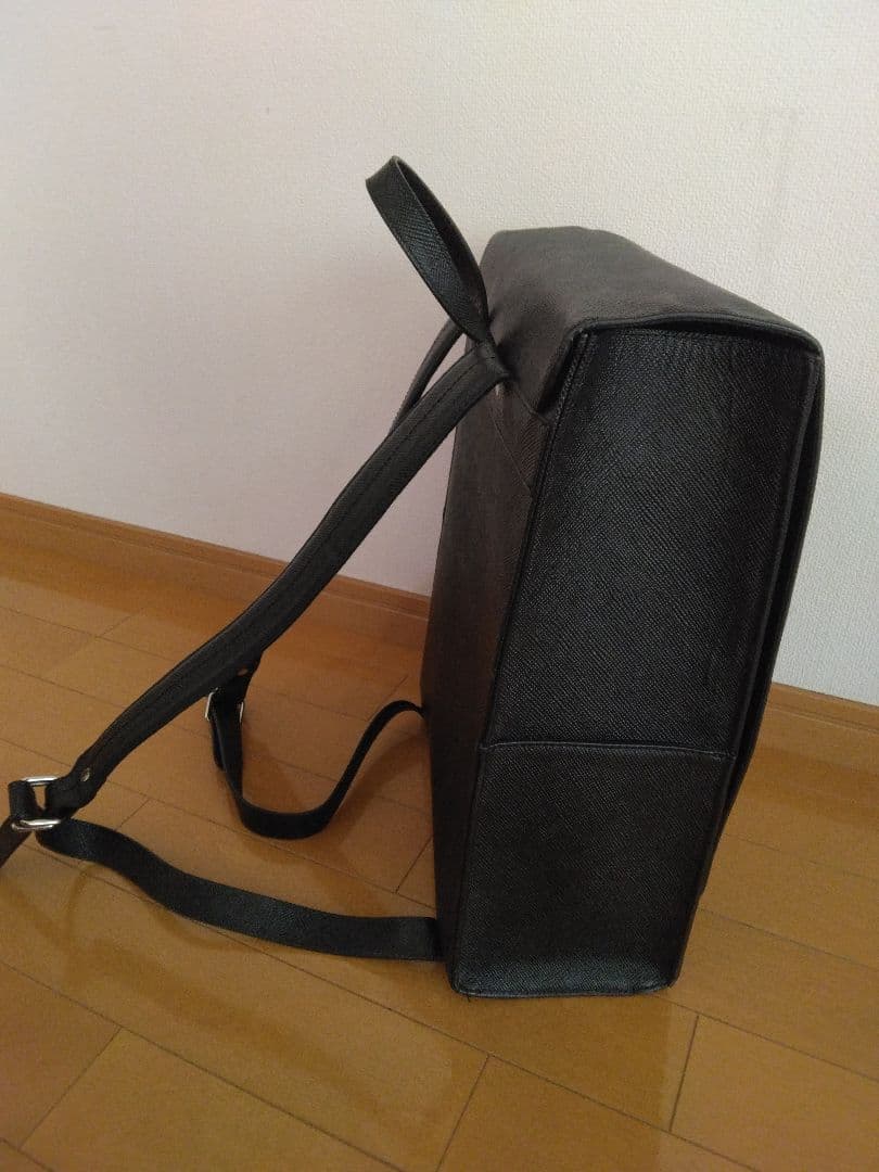 黒の本革　ビジネスリュック