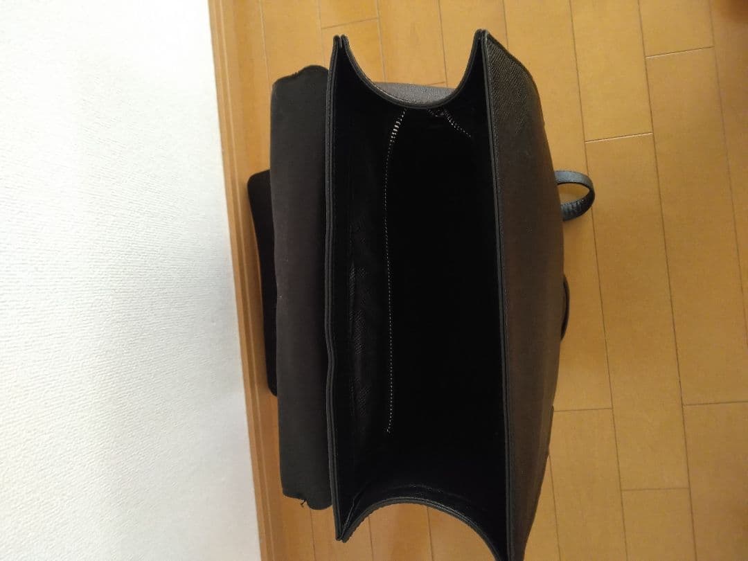 黒の本革　ビジネスリュック