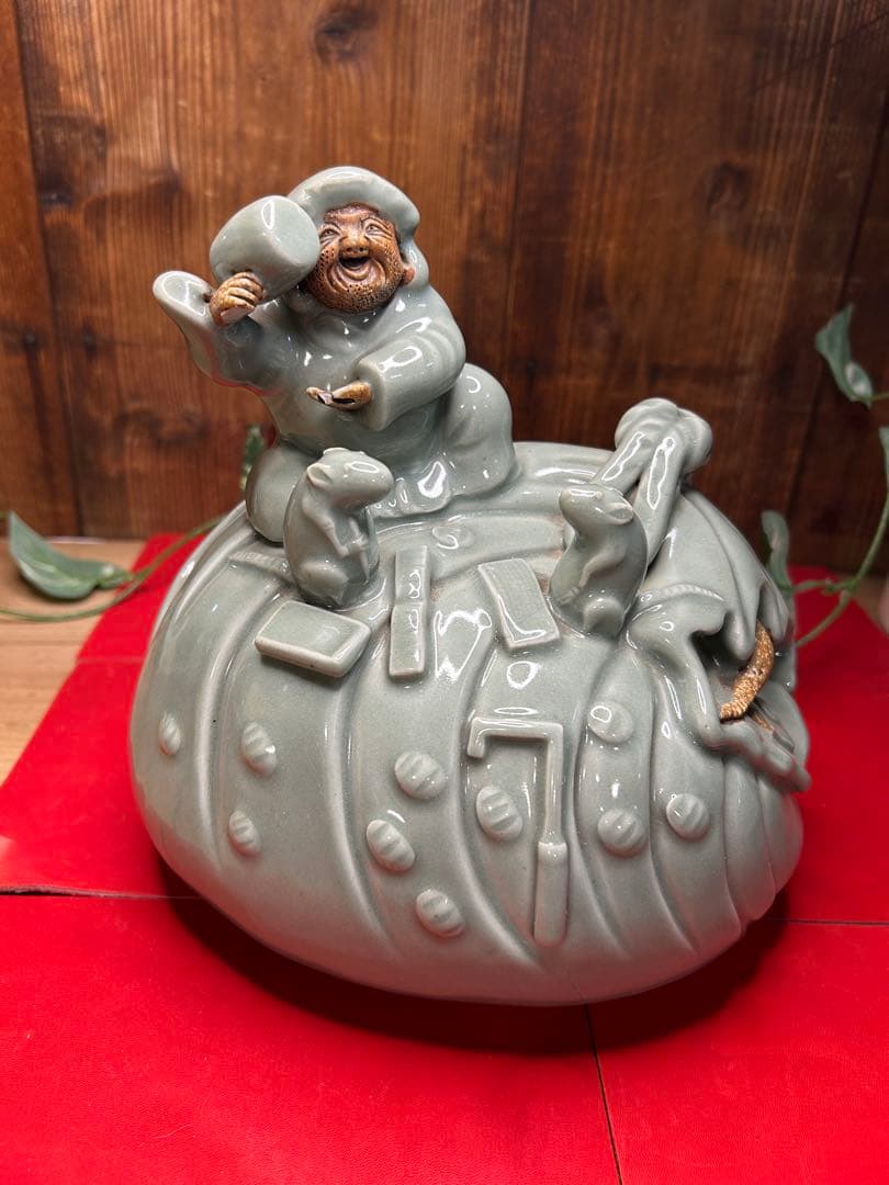 福の神と猫の陶器彫刻 九谷焼 福の神と猫の陶器彫刻 九谷焼 福の神と猫