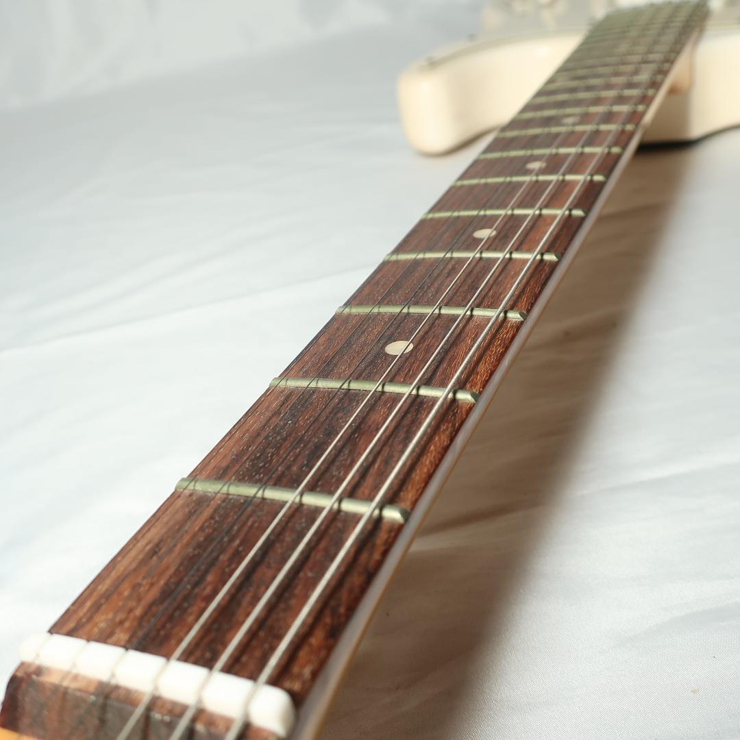 Mavis ストラトタイプ エレキギター ホワイト Ishibashi楽器