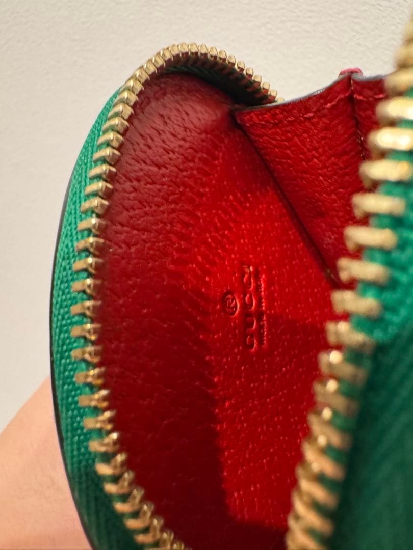 GUCCI いちご型レザーケース