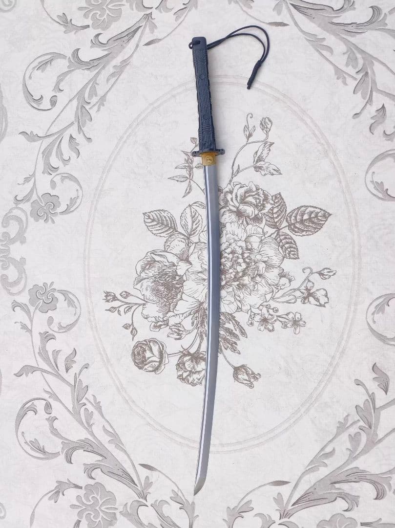 戦術風ハーフ 戦術刀 太刀 刀装具 日本刀 手鍛造打 鋼刀【希少】高級 鑑賞用