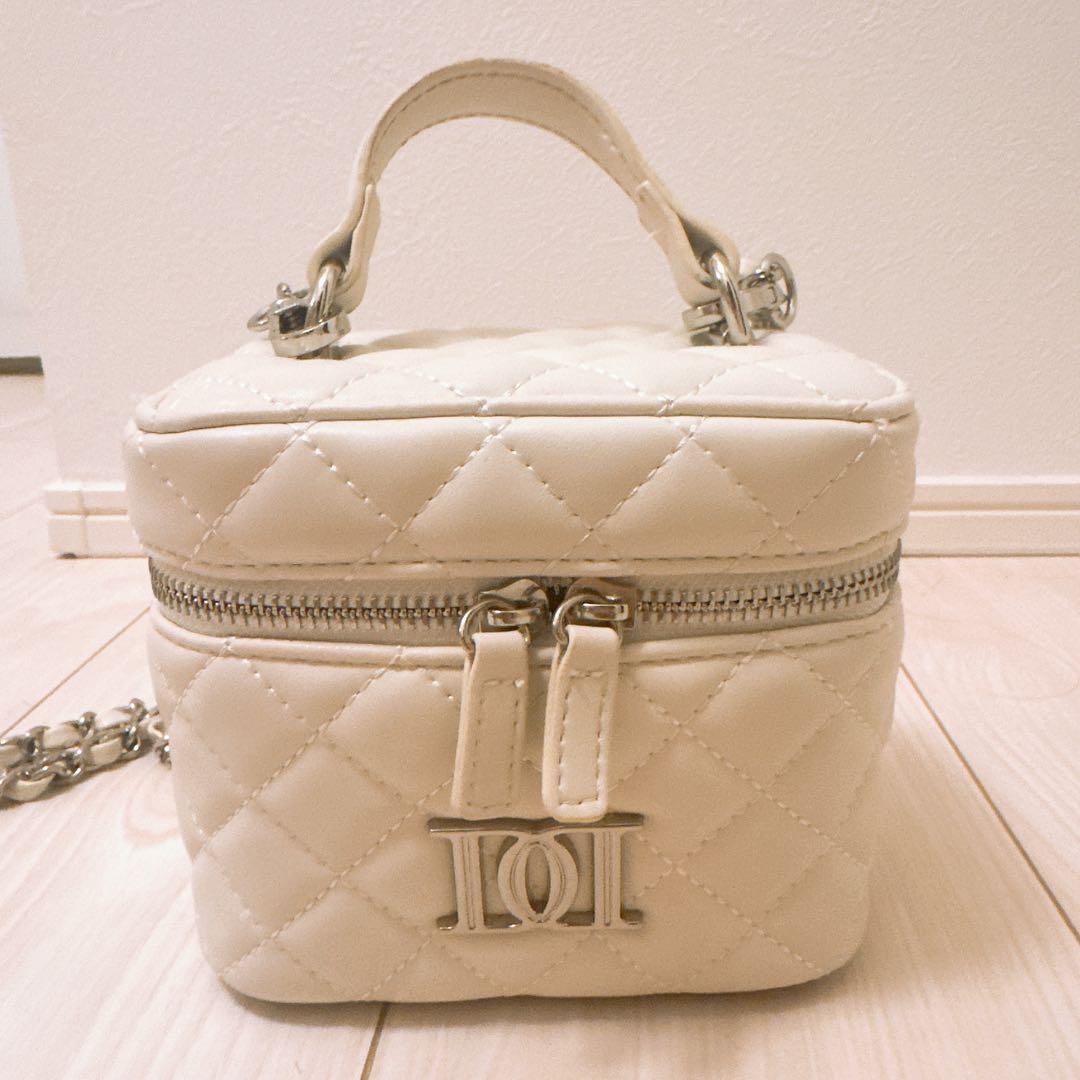 Darich ダーリッチ キルティングスクエアミニバッグ ホワイト