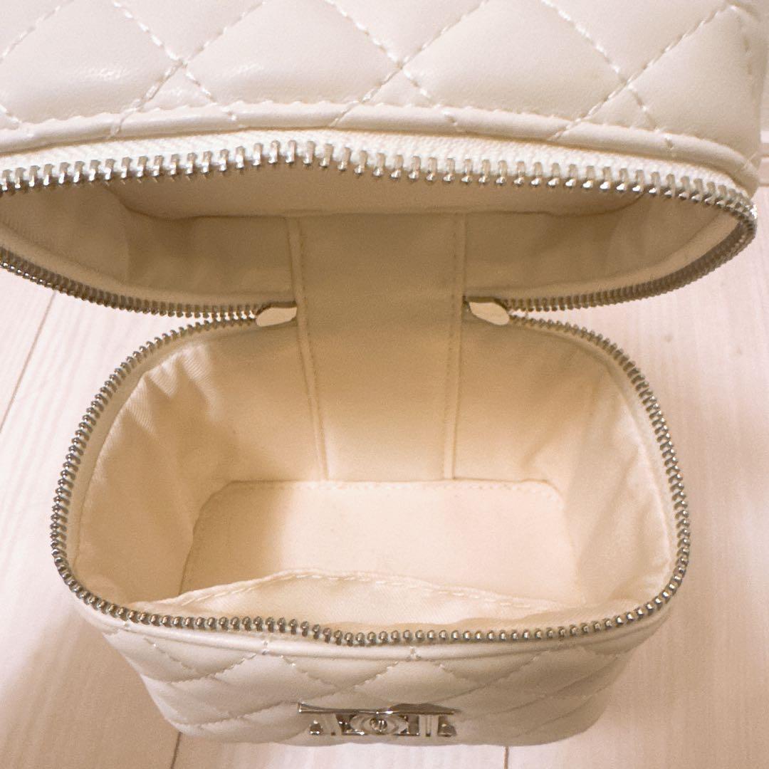 Darich ダーリッチ キルティングスクエアミニバッグ ホワイト