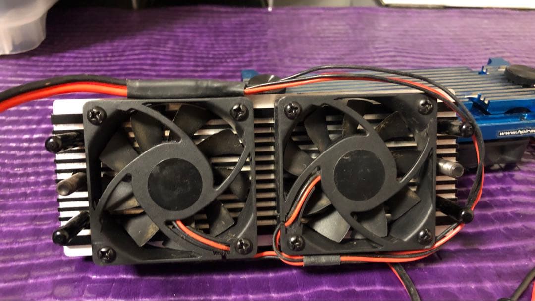 【セール】イーグルP.D.ステーション&バッテリヒートシンクスタンドx2 おまけ