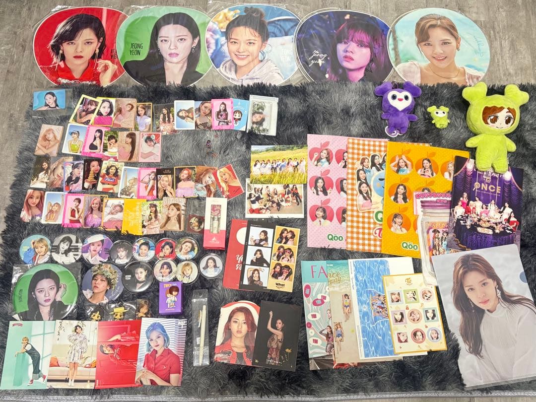 TWICEグッズまとめ売り - メルカリ