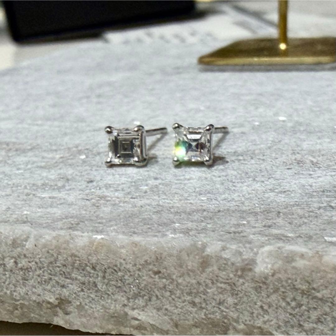 Pt900 0.4ct up カレカット スクエアカット ダイヤモンド ピアス