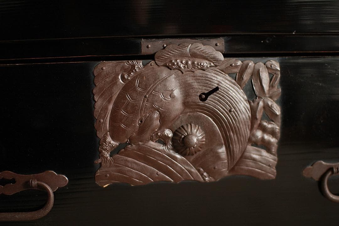 綺麗な打ち出し金具庄内箪笥 4杯 タンス 収納 古家具 古民家 時代家具