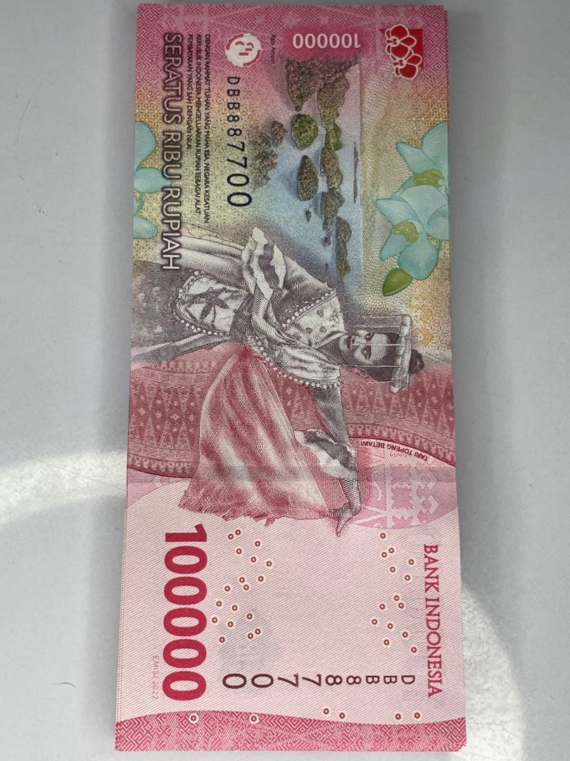 280万インドネシアルピア Rp100,000 x28枚新札 楽天市場】【品質保証書付 未使用】 インドネシア 紙幣 ルピア 10万