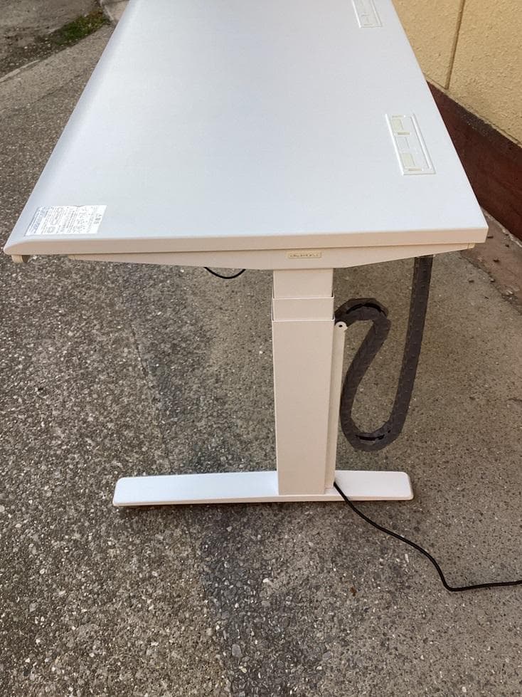 超一流国産メーカー品　定価約１８万　オカムラ　電動昇降デスク　スイフト　学習机