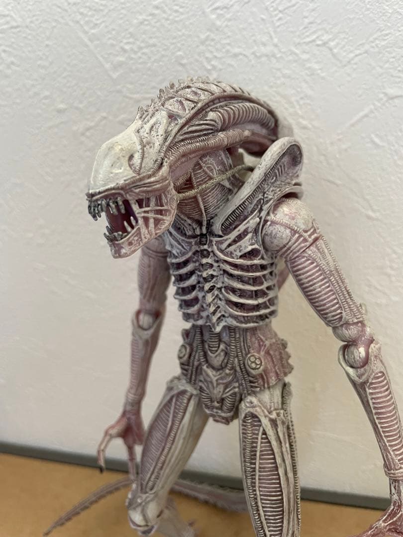 アルビノエイリアン　ネカ　フィギュア