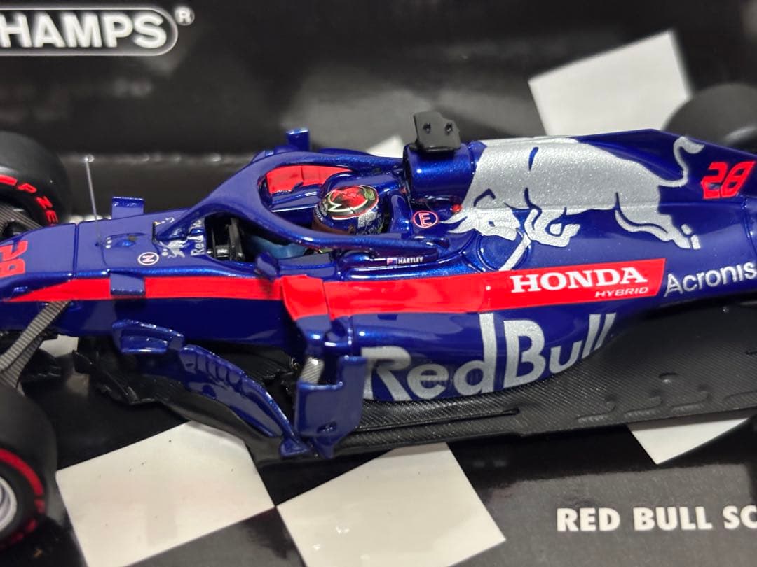 MINICHAMPS レッドブル・トロロッソ・ホンダ STR13 2018