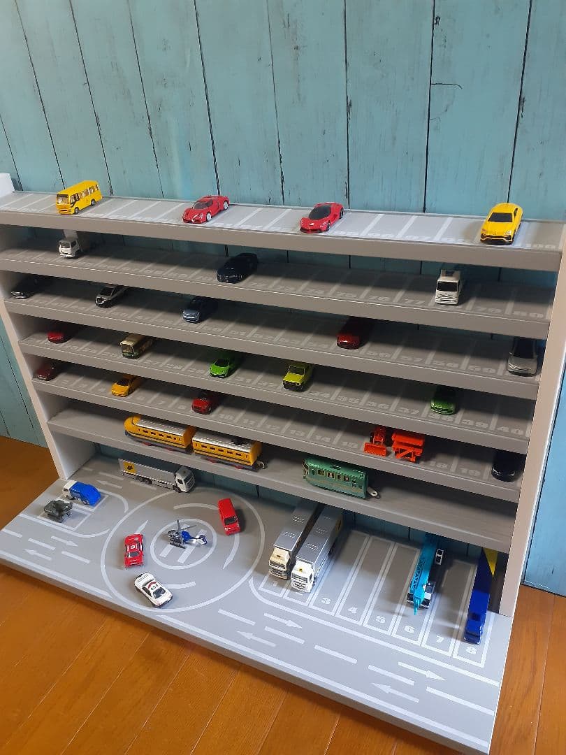 hanna♡子供服セール中1段目ロング　最新版自作トミカ110台プラレール