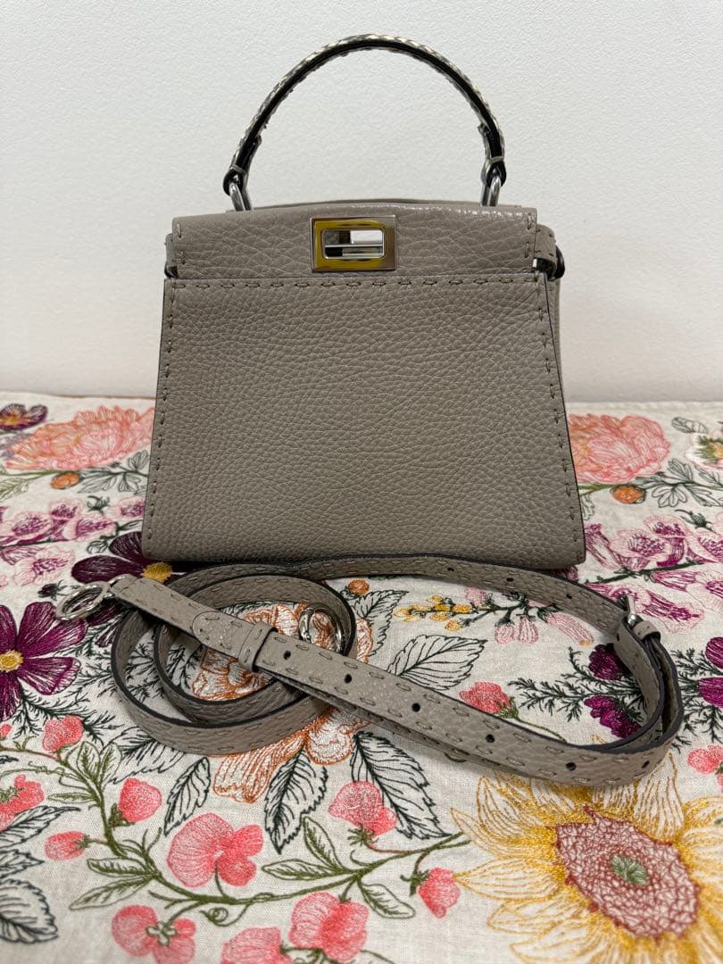 Nanana　FENDI ピーカブー　スモールサイズ　グレージュ