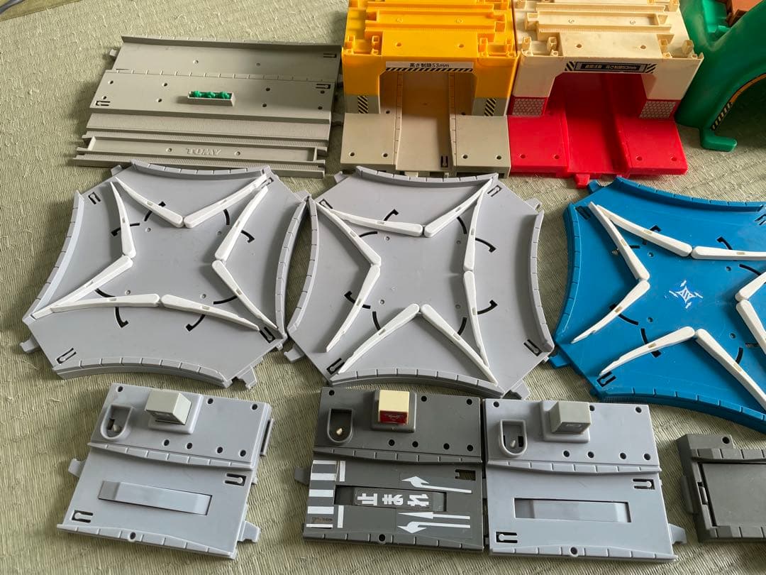 トミカ プラロード道路セット　モータートミカのバス付