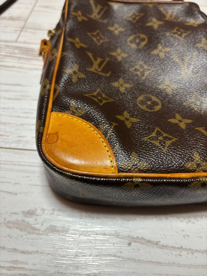 ルイヴィトン　ショルダーバック