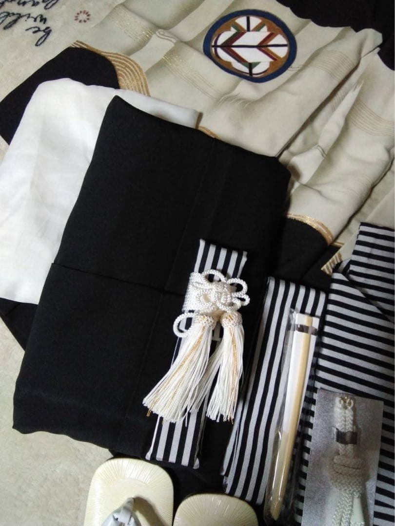 mica です。男の子用・5歳向け・化繊・ちりめん地のお着物と袴セット