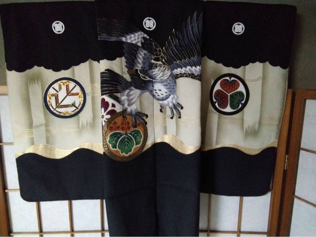 mica です。男の子用・5歳向け・化繊・ちりめん地のお着物と袴セット