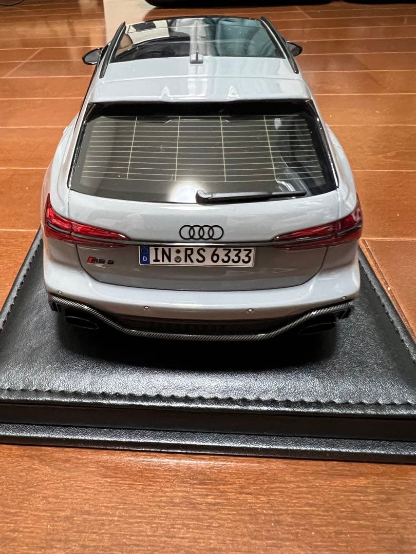 MOTORHELIX 1/18 ナルドグレー　Audi RS6 Avant