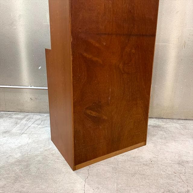 くらげ様□ヴィンテージのチークディスプレイキャビネット（扉収納）