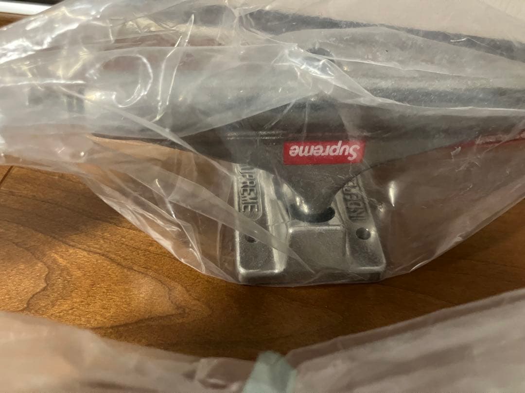 スケートボード Supreme Independent Truck 139