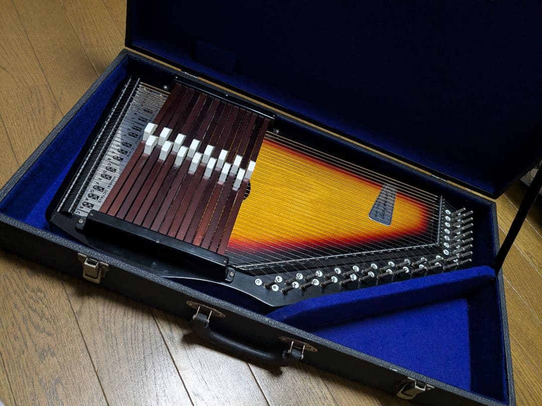 オートハープ　東海楽器(クロマハープ）綺麗な中古品　音出し確認のみ