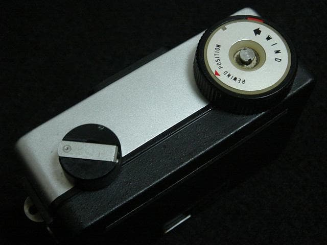 乃木坂46 五百城茉央 所有のカメラ リコー オートハーフ E autohalf