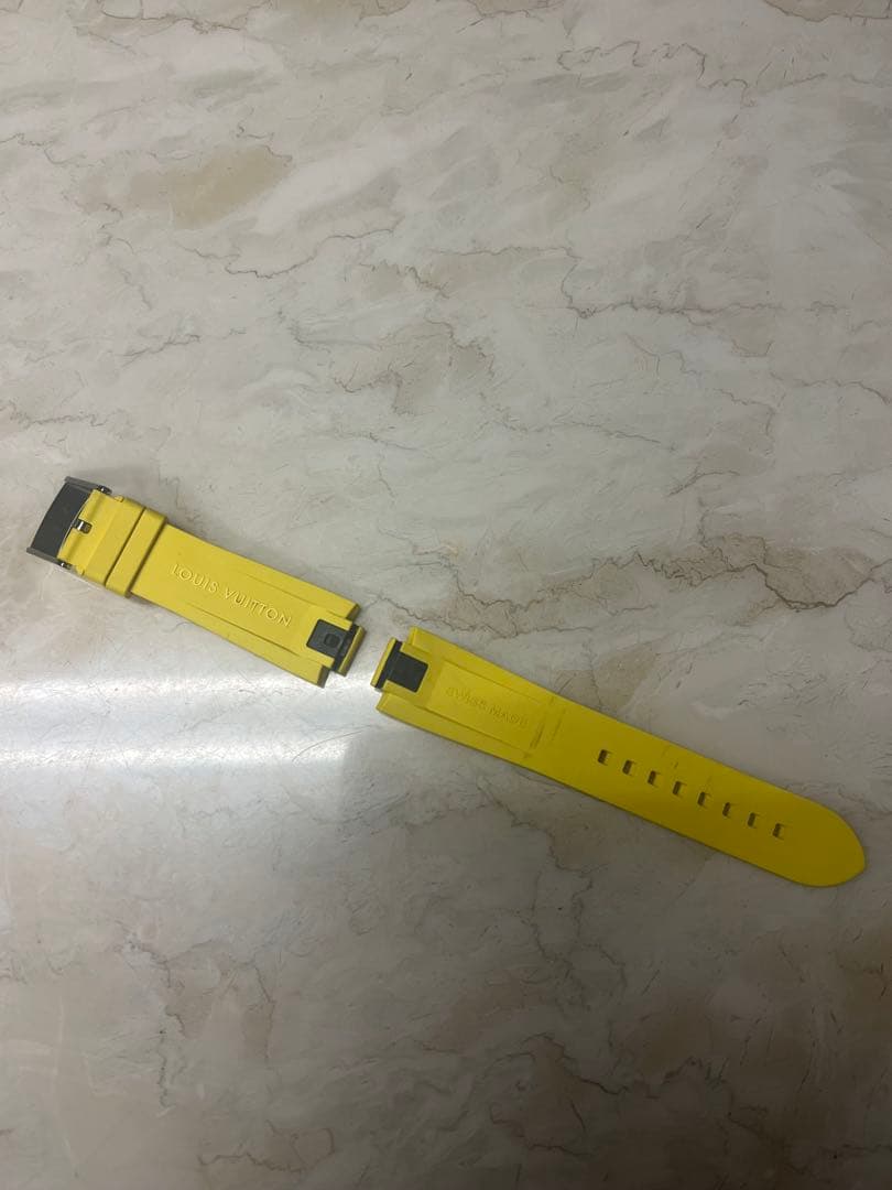 Louis Vuitton イエローモノグラムラバーベルト　メンズ　ワンタッチ