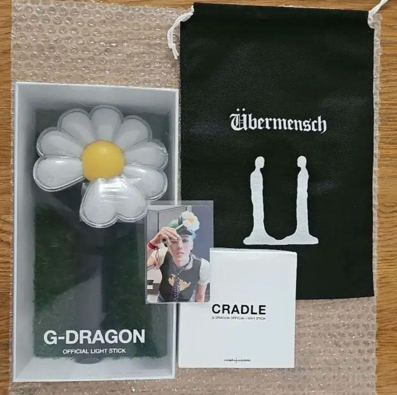 ジヨン GD ペンライト クレイドル 植木鉢ミニキーホルダー 特典トレカ