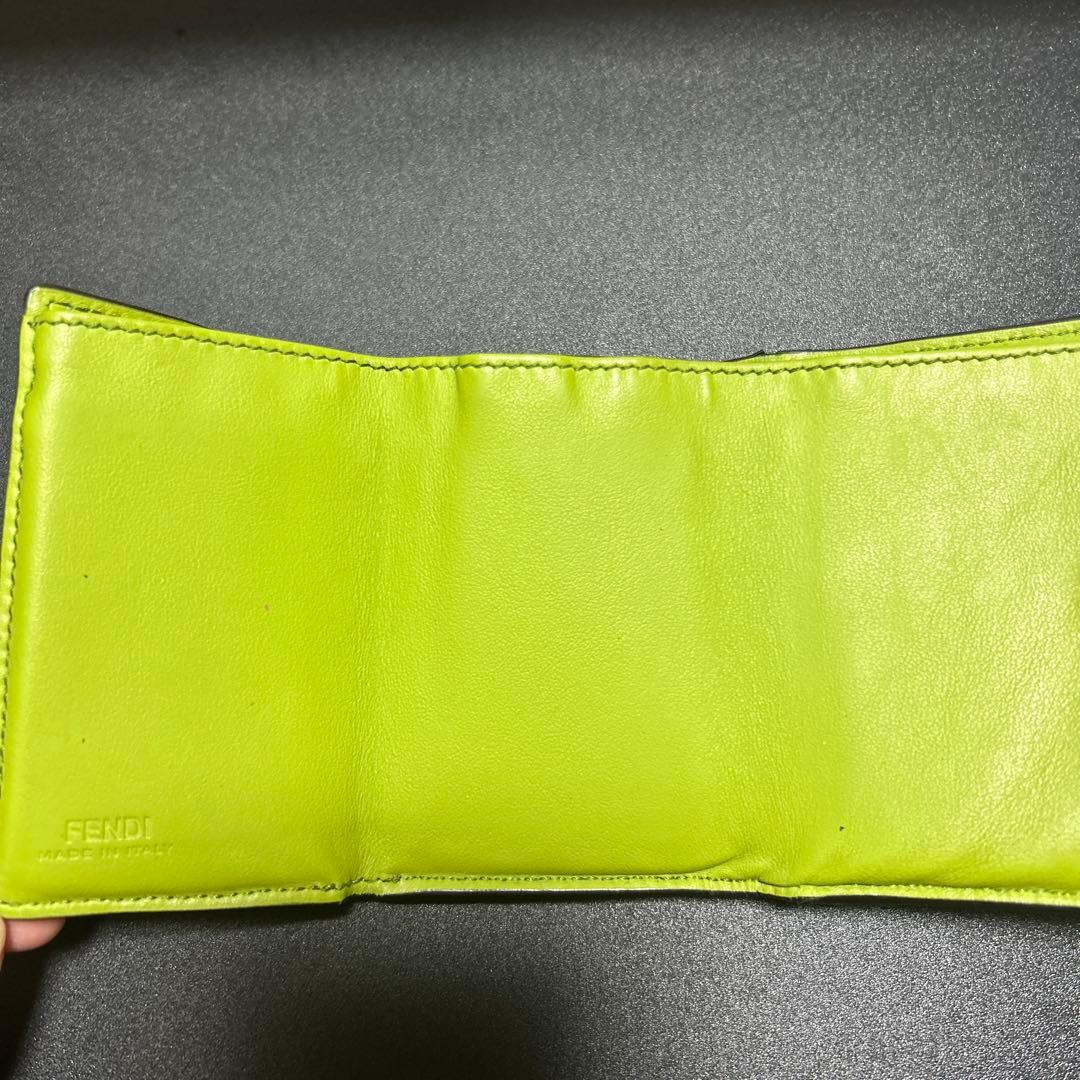 FENDI 三つ折り財布 ライムグリーン - メルカリ