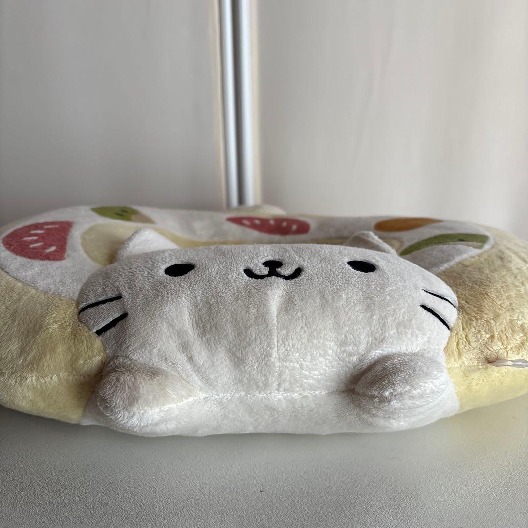 にゃんにゃんにゃんこ ロールケーキ型ドーナツクッション