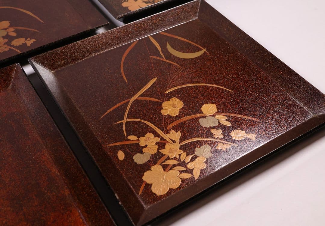 【MB46】時代 梨地吸物膳 十客 月と草花蒔絵 秋草 四方膳 卓上 折敷 木製