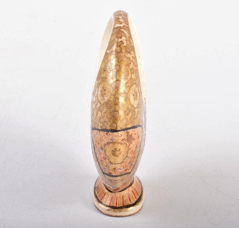 Laszlo Kutasの「犬と戯れる女性像」