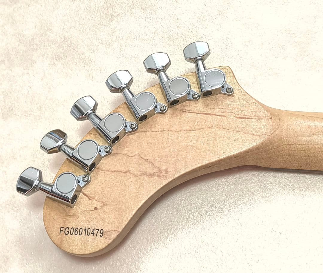 【美品】ZO-3 ピンクサンバースト アンプ内蔵ミニギター ヘッドフォン端子付