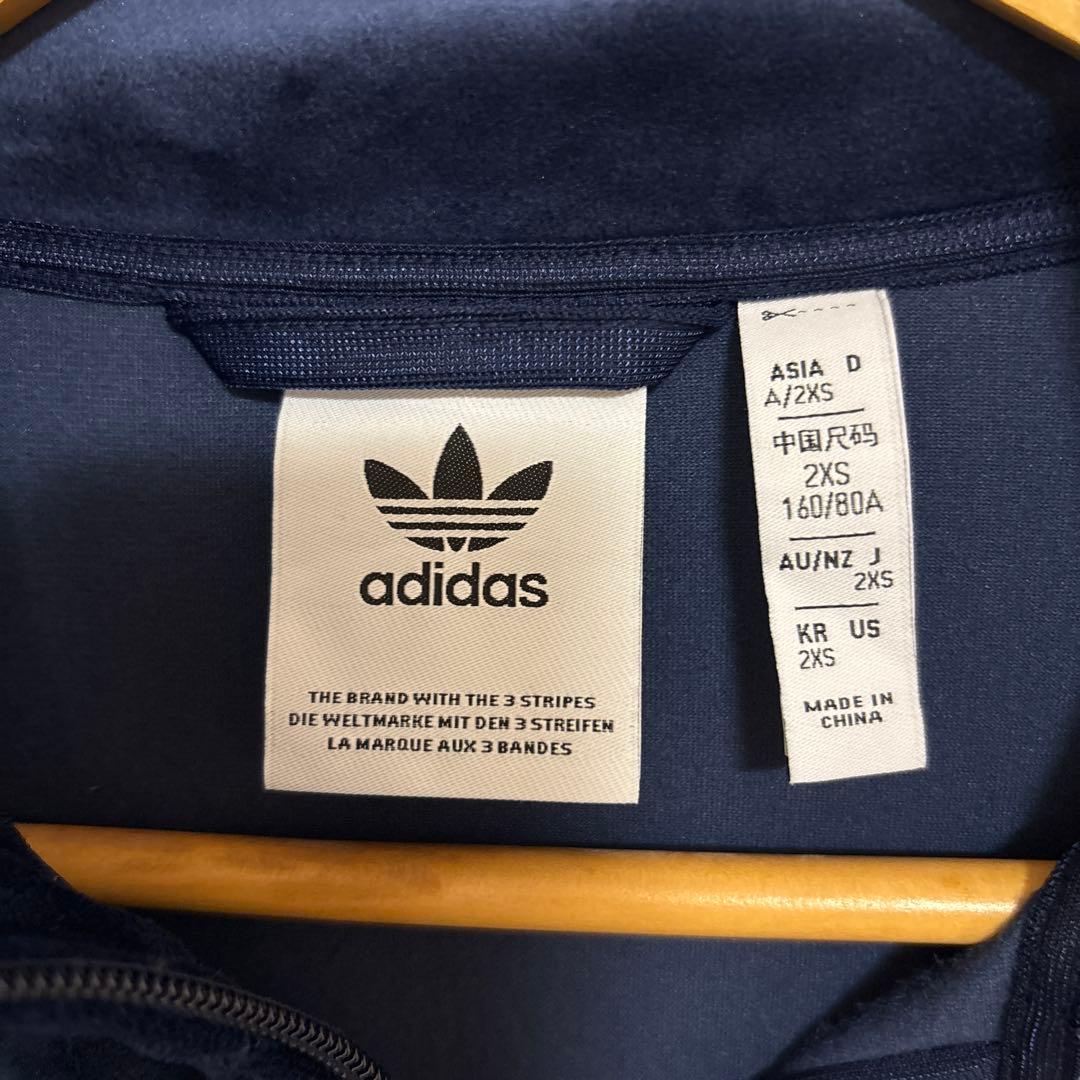 adidas ベロア トラックジャケット ネイビー