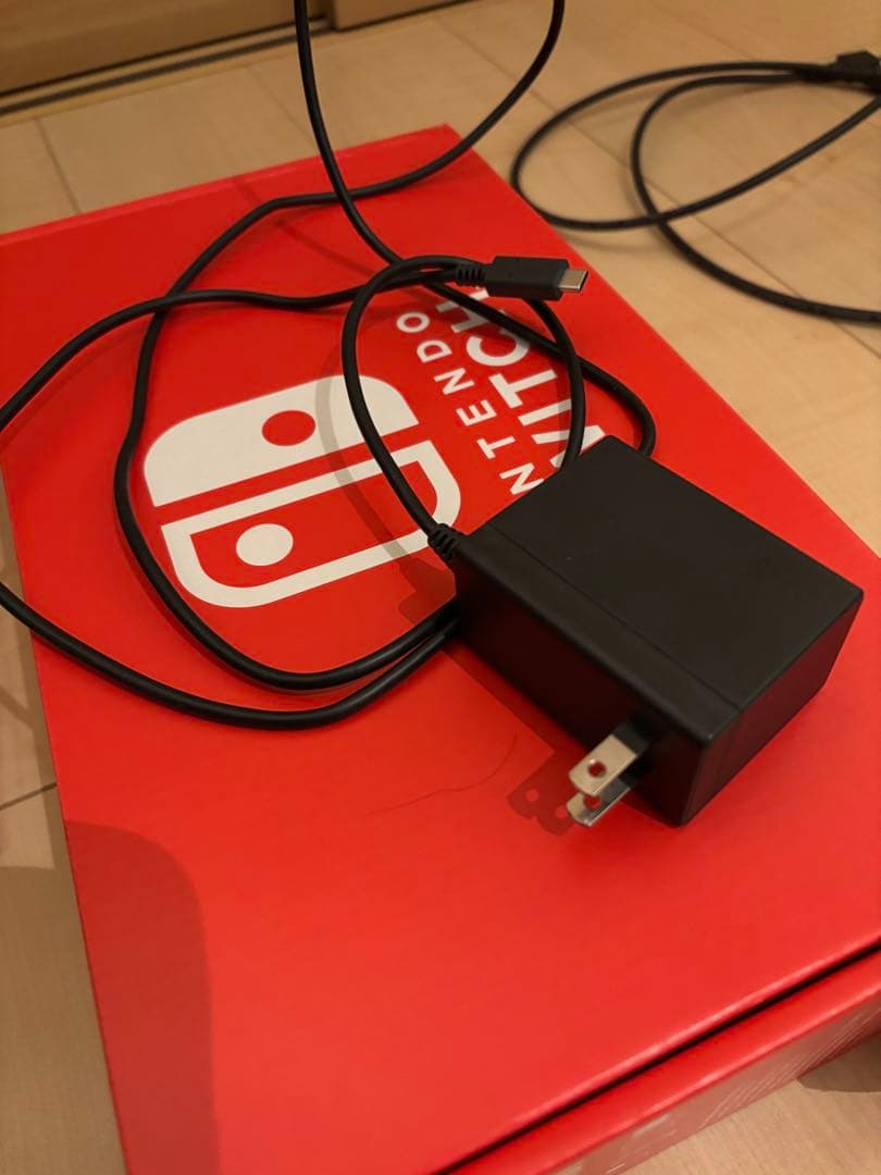 Nintendo Switch 本体 ケース+備品付き