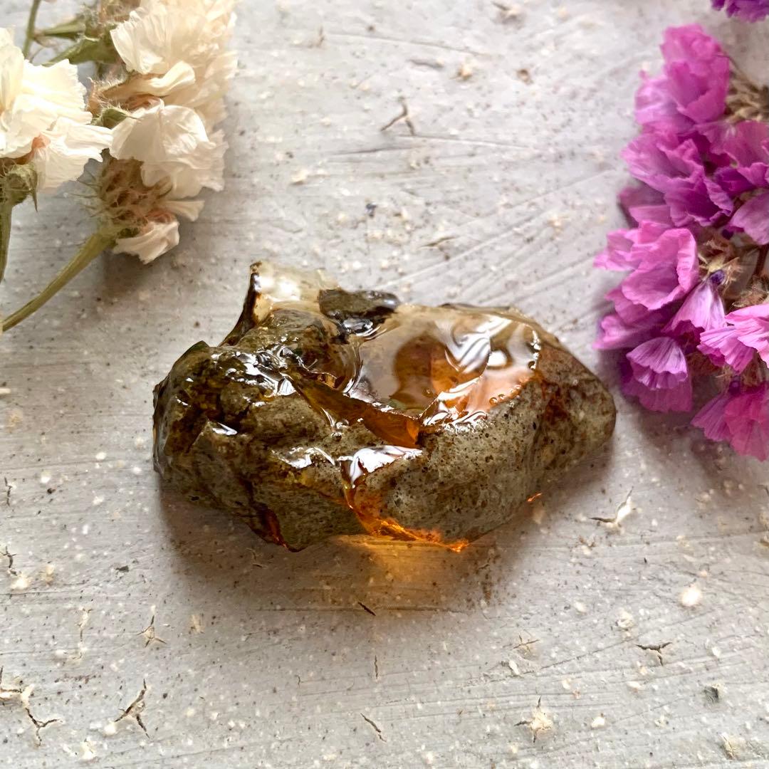 ネオングリーン輝くオレンジイエローオパール66ct ネオングリーン輝く