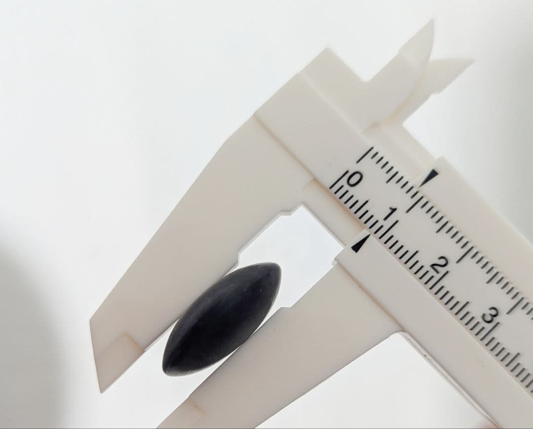 蛤碁石 那智黒 白175 黒179個 厚さ 白8.8mm 黒9mm